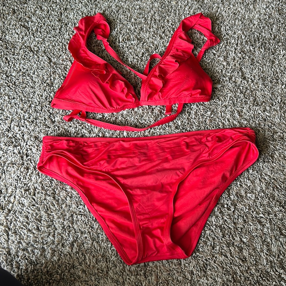 Red two piece swim‼️